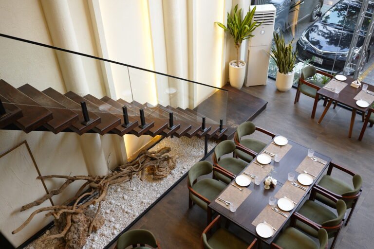 Dining dsc05424